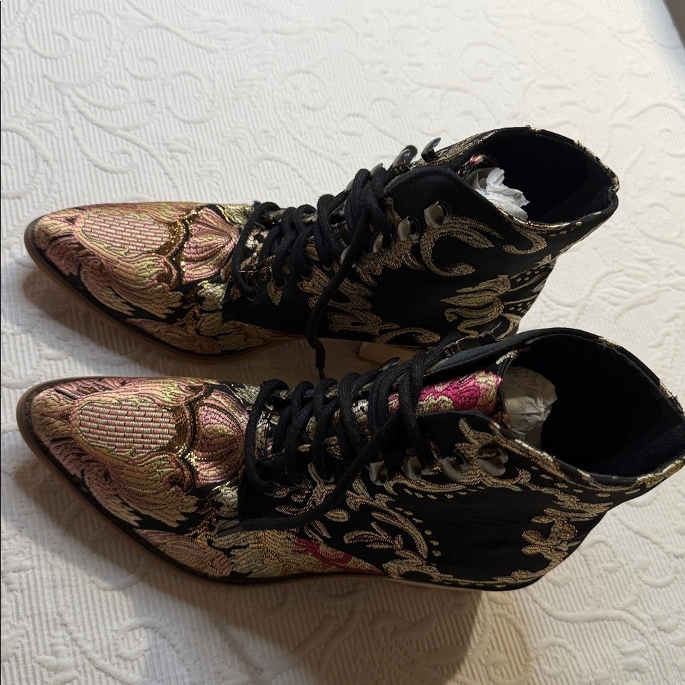 Women’s Vintage Look Embroidered Women's Boots Lace Up Boho size 40/9.5. NEW - Picture 3 of 9